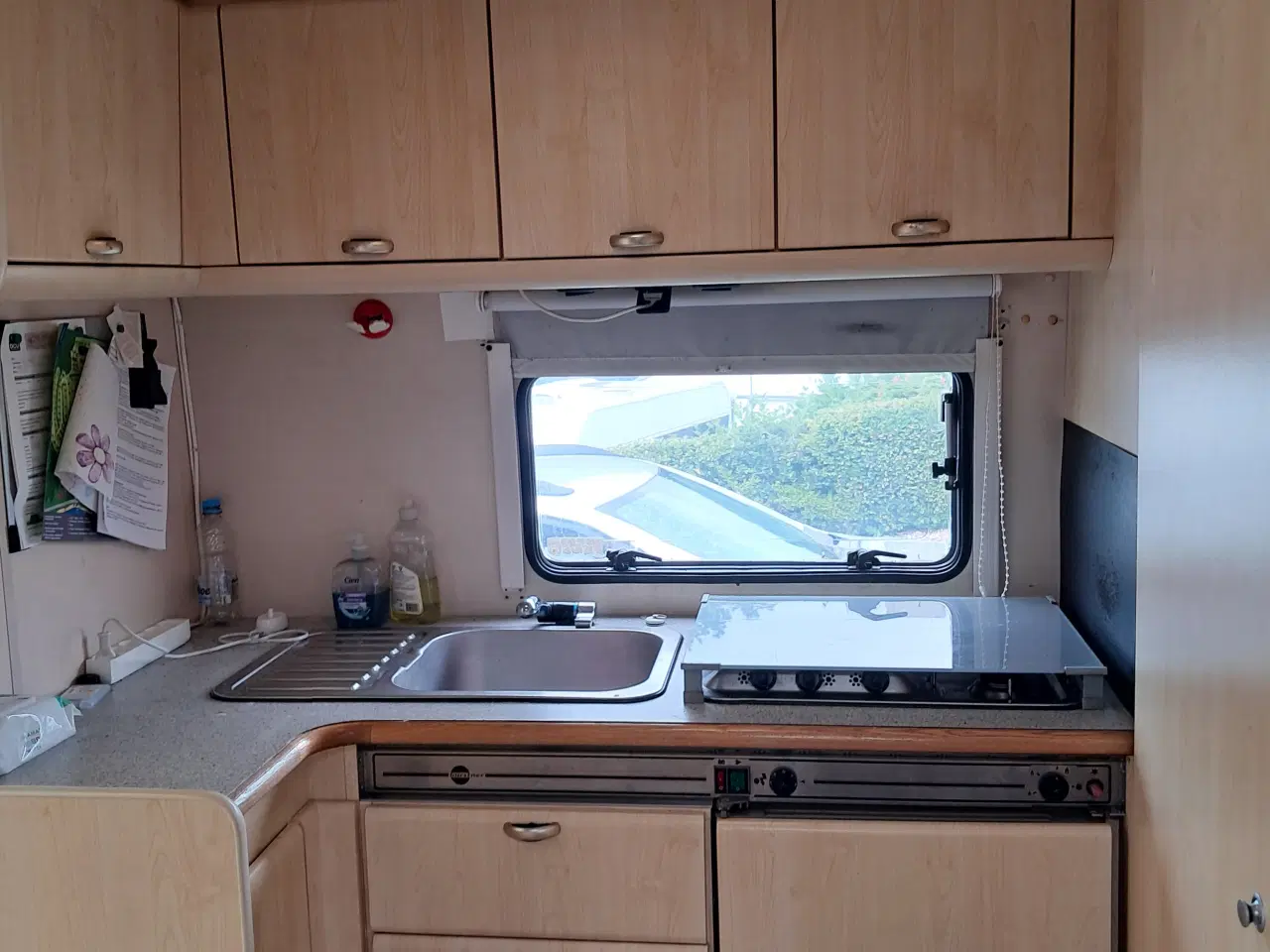 Billede 5 - Campingvogn med fortelt og værkstedstelt