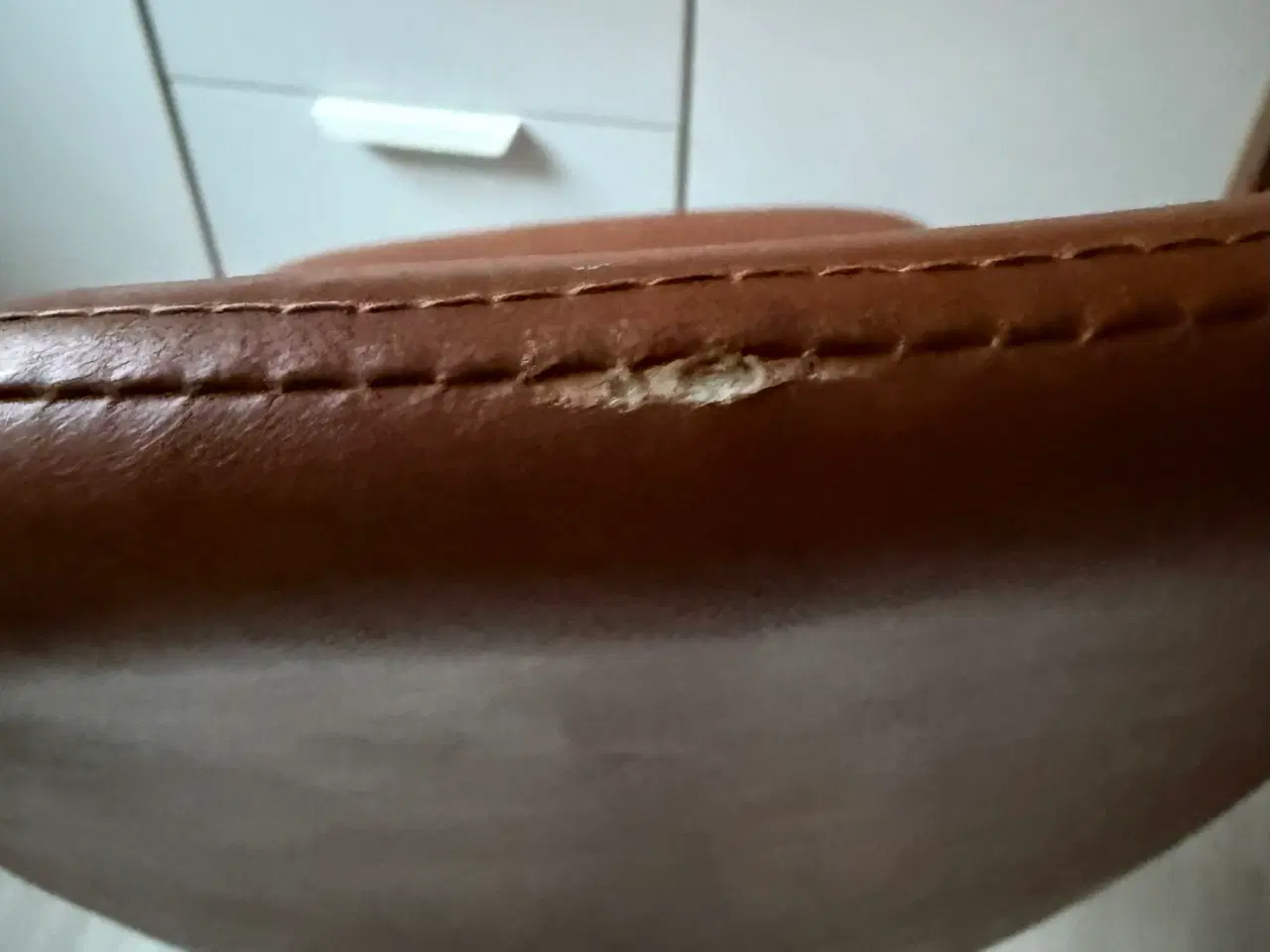 Billede 4 - Kontorstol i brunt kunstlæder