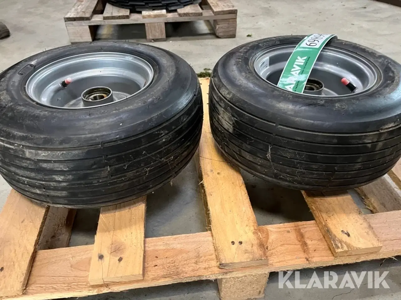 Billede 4 - Hjul til høvender 4 styk