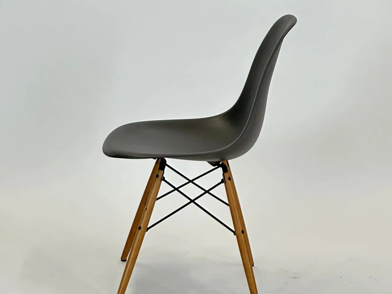 Billede 4 - Vitra Eames DSW Stol (56 Granite grey RE)