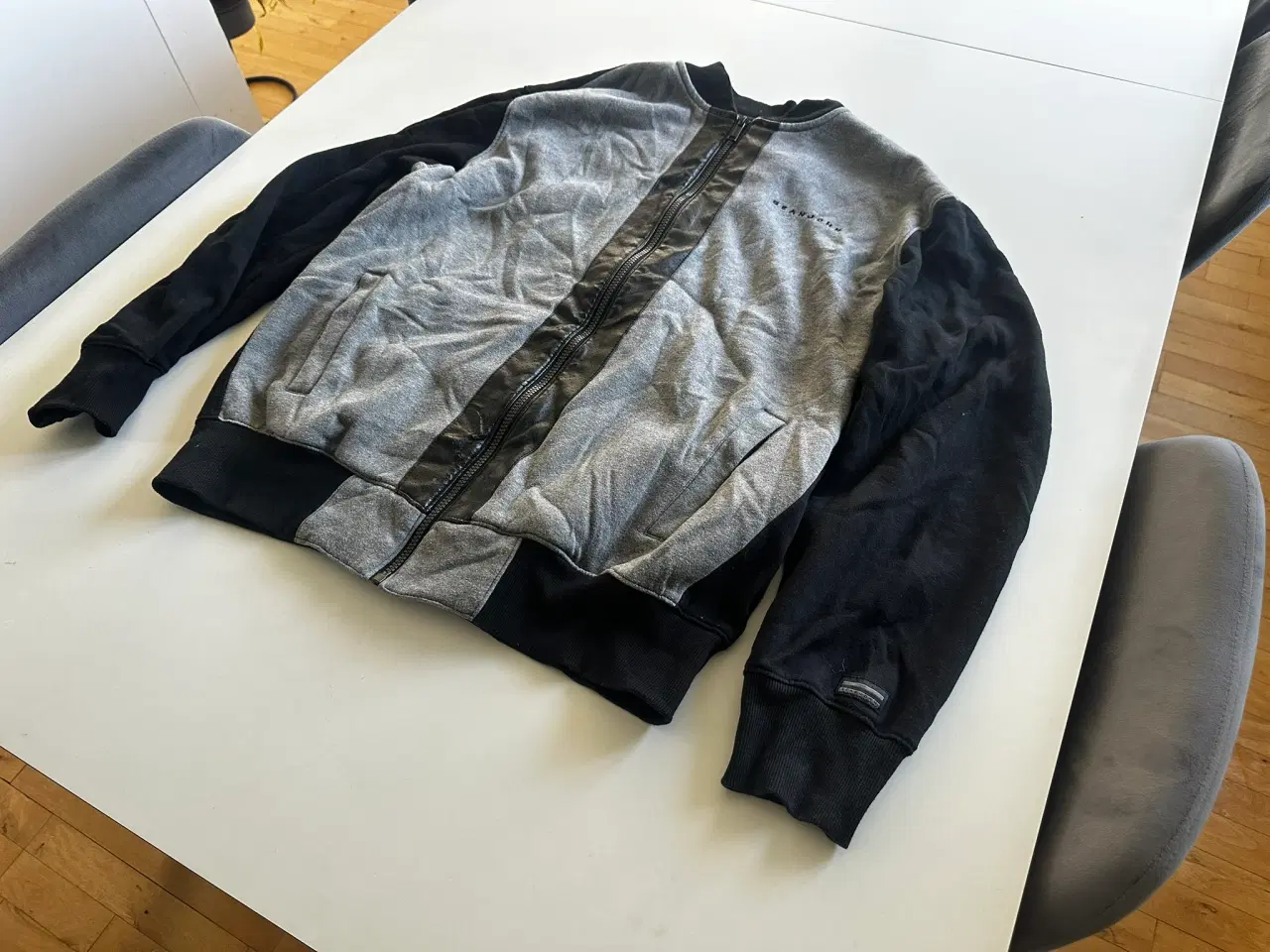 Billede 13 - T-shirts og lette trøjer - Adidas / Perry Ellis 