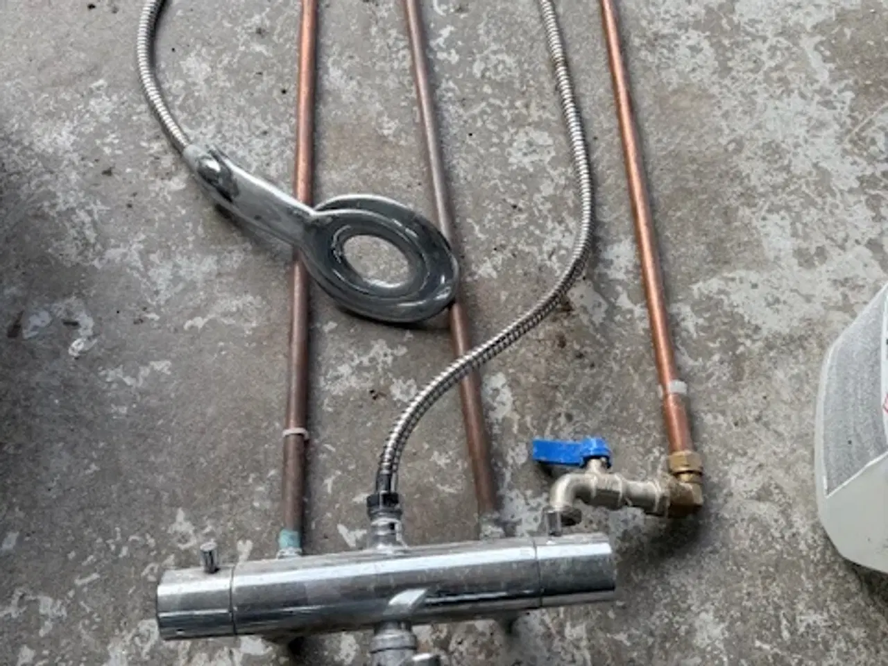 Billede 2 - Udslagsvask med blandingsbatteri sælges