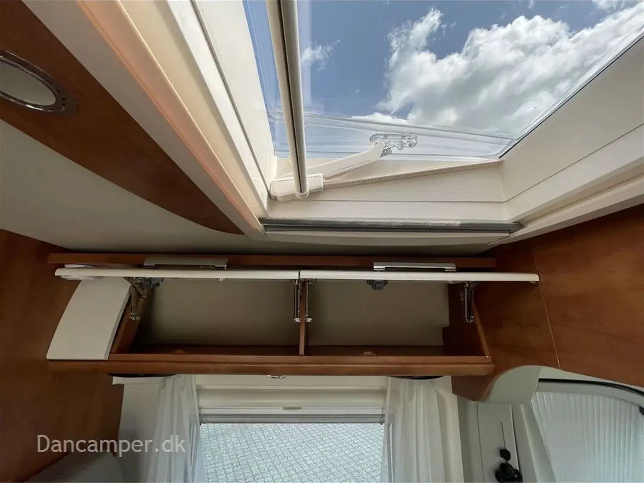 Billede 19 - 2020 - Carthago premium van 640 LE   Luksusvan, 140Hk   9-trins Automatgear, enkeltsenge, alufælge, navigation, træk