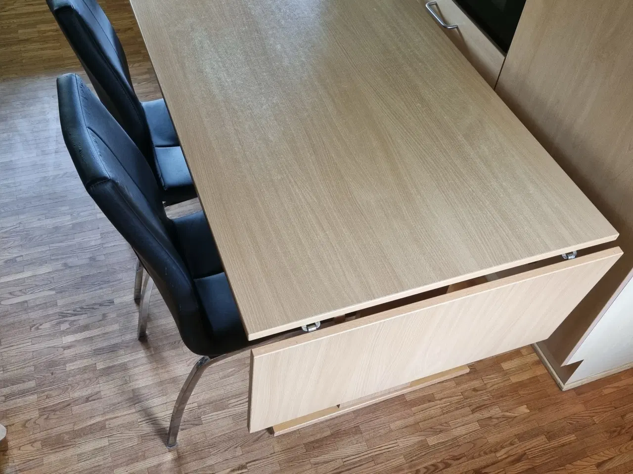 Billede 1 - Bord og evt. 4 stole