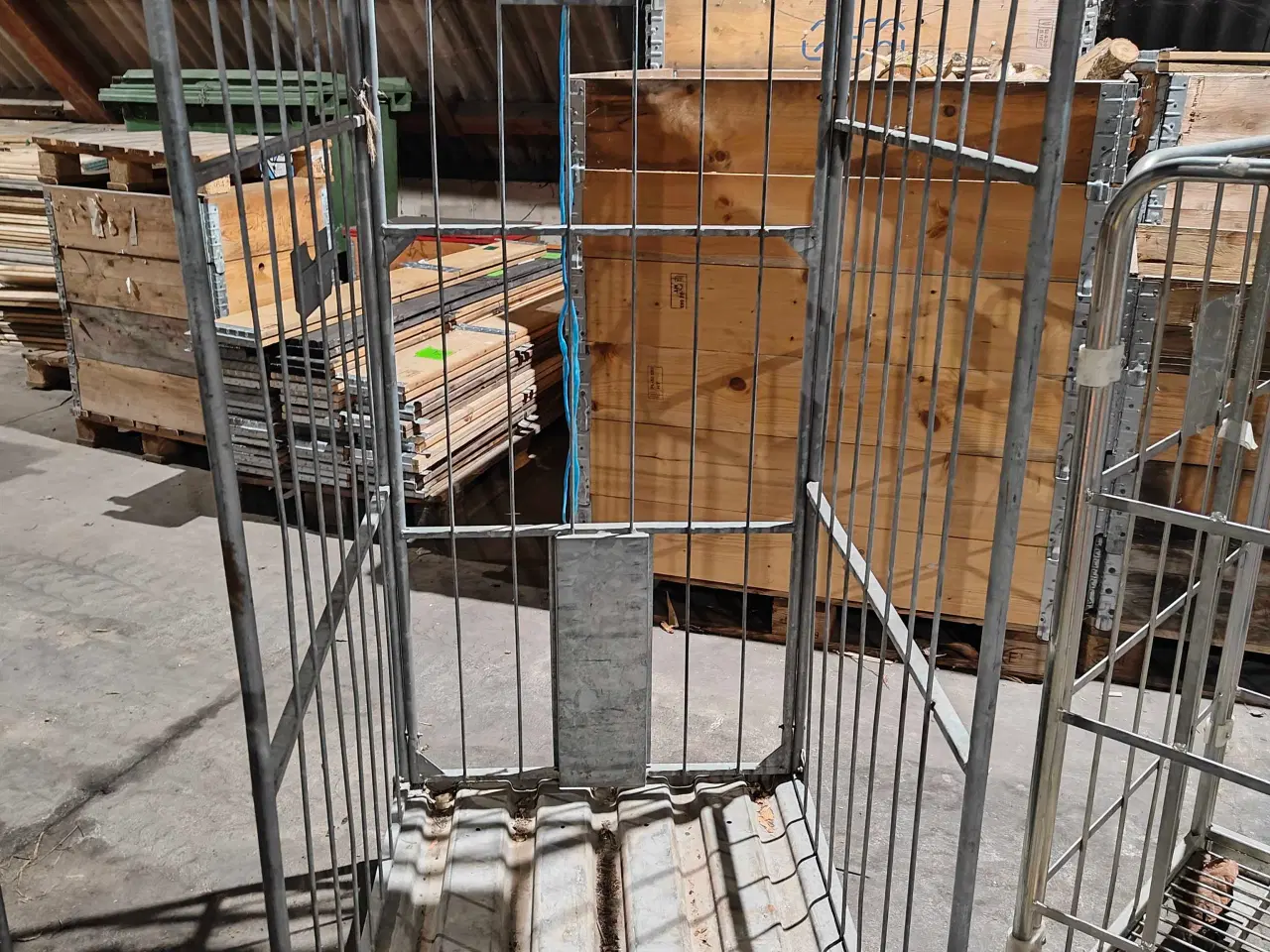 Billede 6 - Rullebur og reoler. 