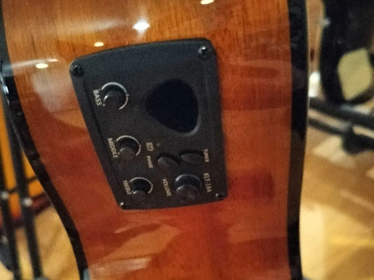 Billede 2 - Akustisk Bas med pickup og taske