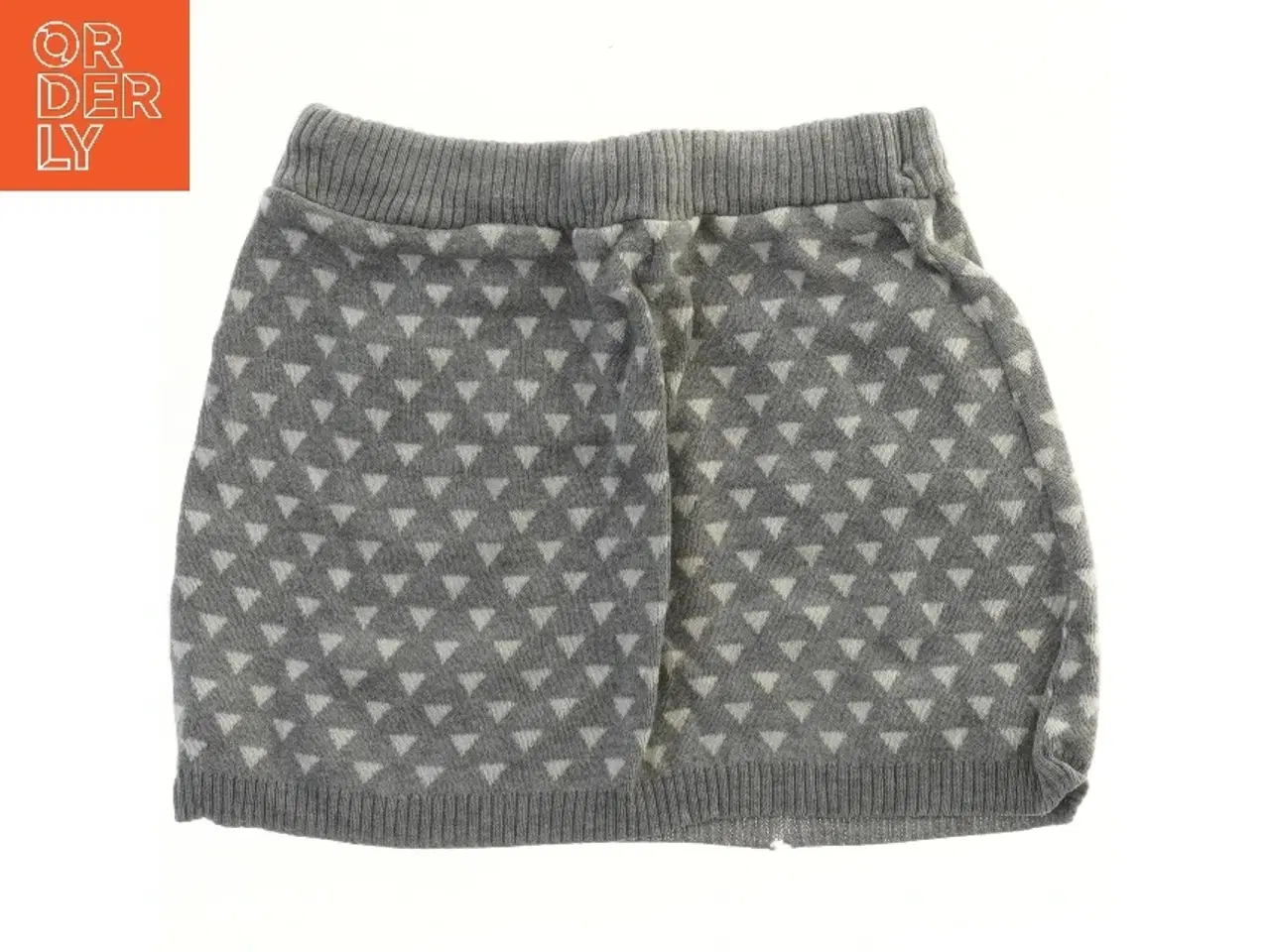 Billede 2 - Grå nederdel med trekantmønster fra H&M (str. 122)