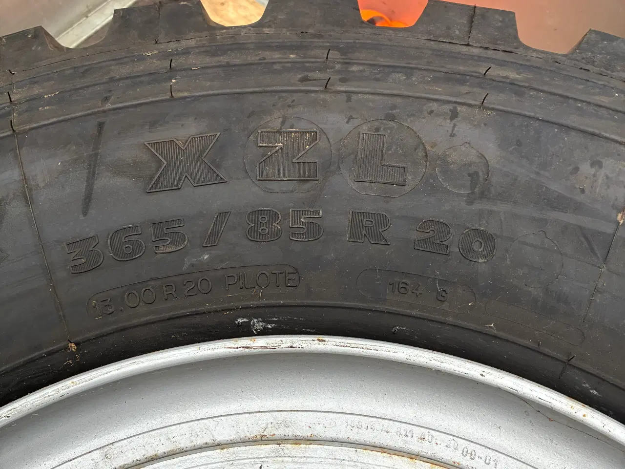 Billede 3 - Michelin 365/85 R20 XZL med fælg