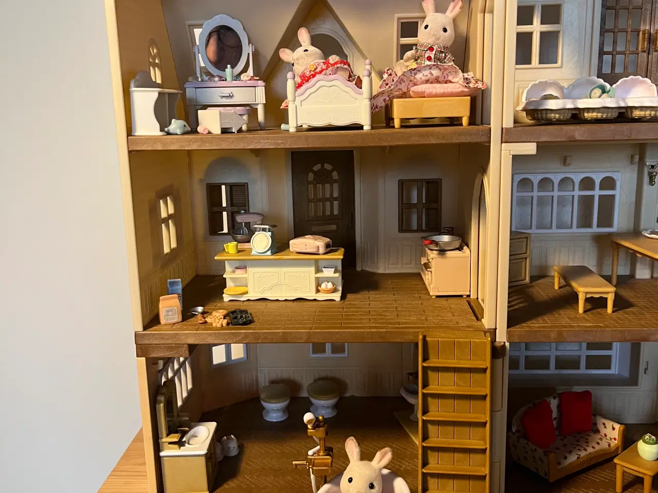 Billede 3 - Sylvanian Families, hyggehytte og Red Roof byhus