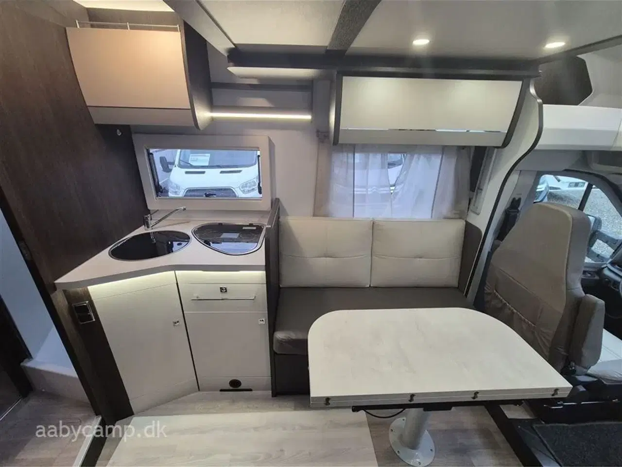 Billede 13 - 2022 - Benimar Tessoro 497   Nk pakke. Automatgear. solceller. Lithium batteri. Markise. cykelstativ. Queensbed. A/C.