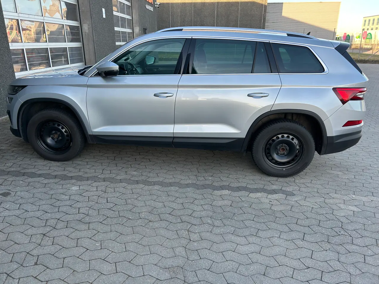Billede 3 - Vinterdæk 215/65R17 på fælge til Kodiaq
