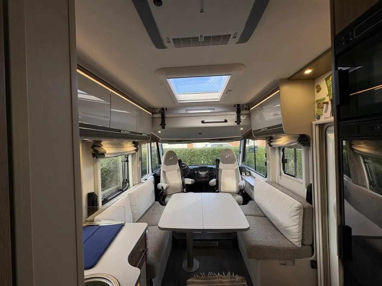 Billede 2 - Dethleffs I7057 EBL med face-to-face siddegruppe