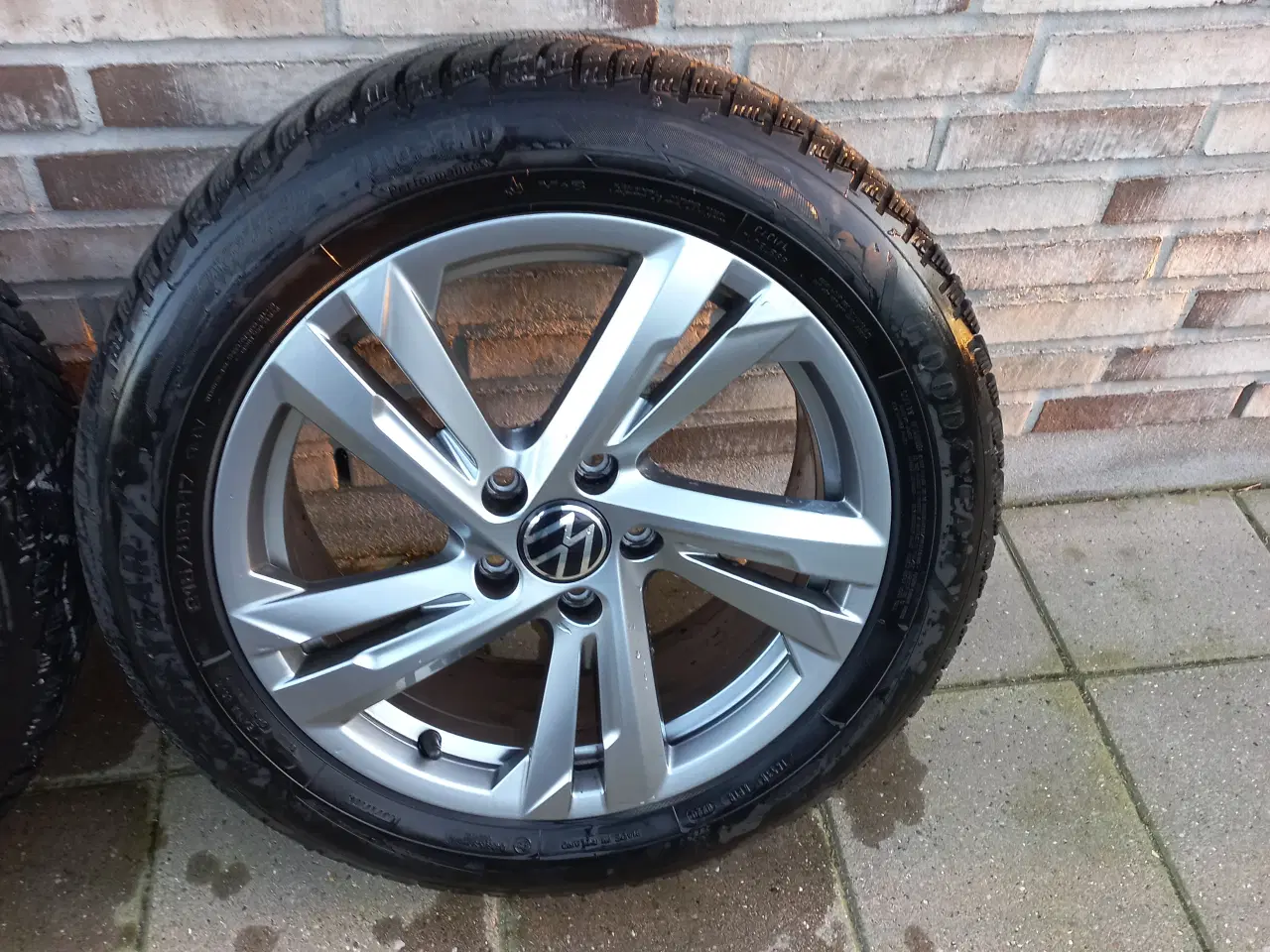Billede 2 - Originale VW alufælge 5 x 112 m Goodyear Vinterdæ 