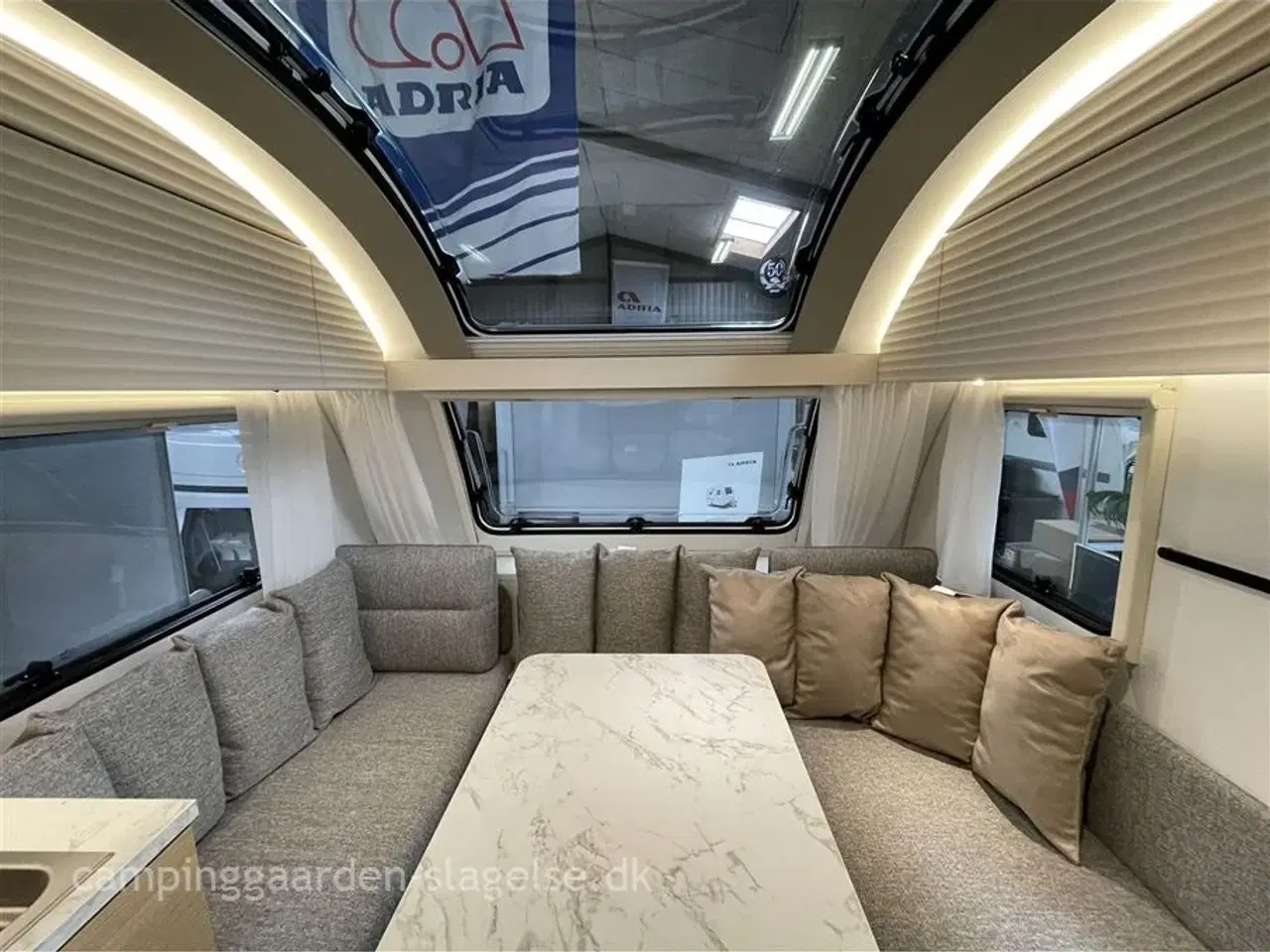 Billede 3 - 2026 - Adria Adora 572 UT Alde Adria Adora 572 UT – Stilfuld komfort året rundt