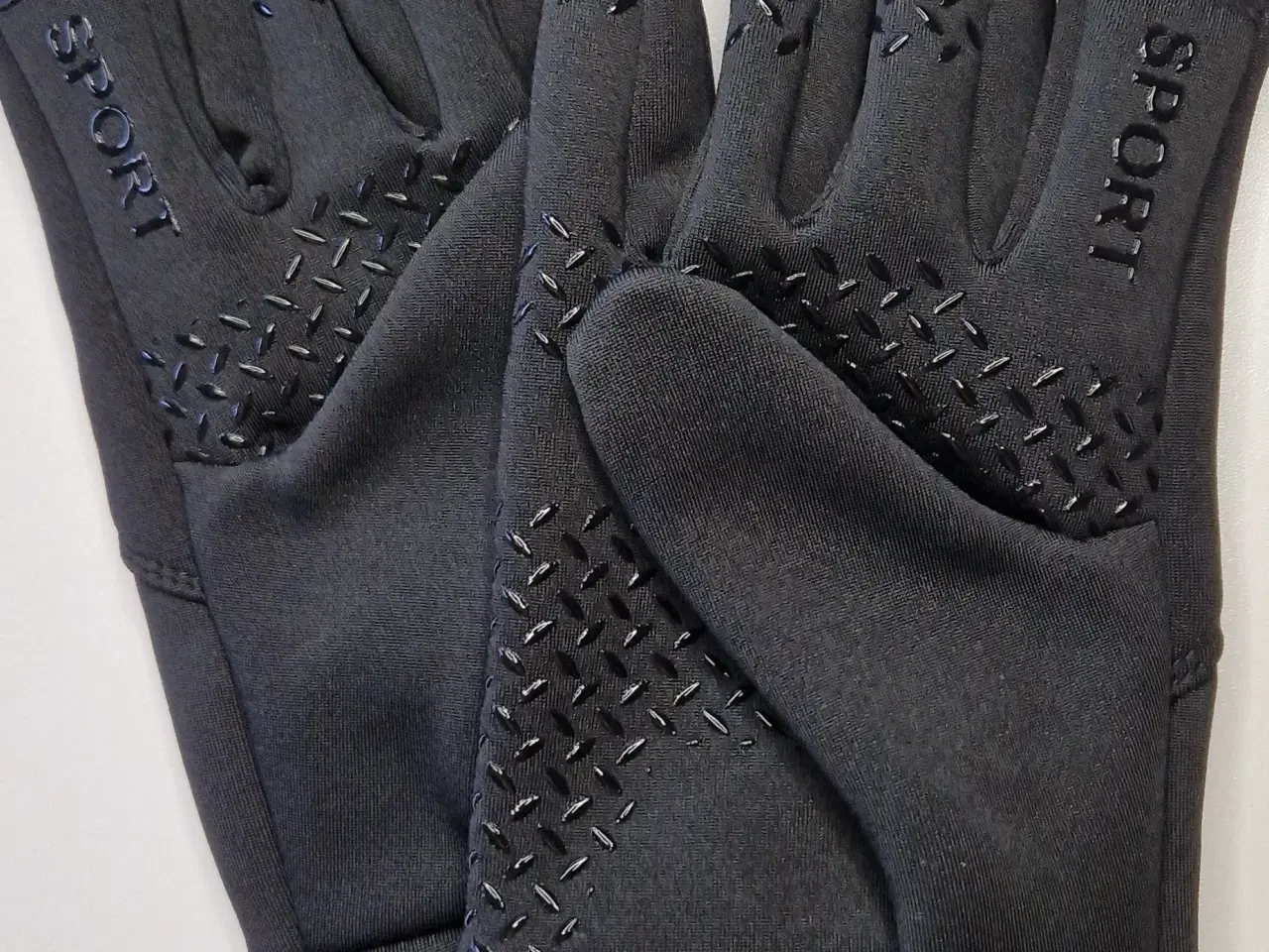 Billede 4 - Handsker/vanter i sort. Vandafvisende og touch