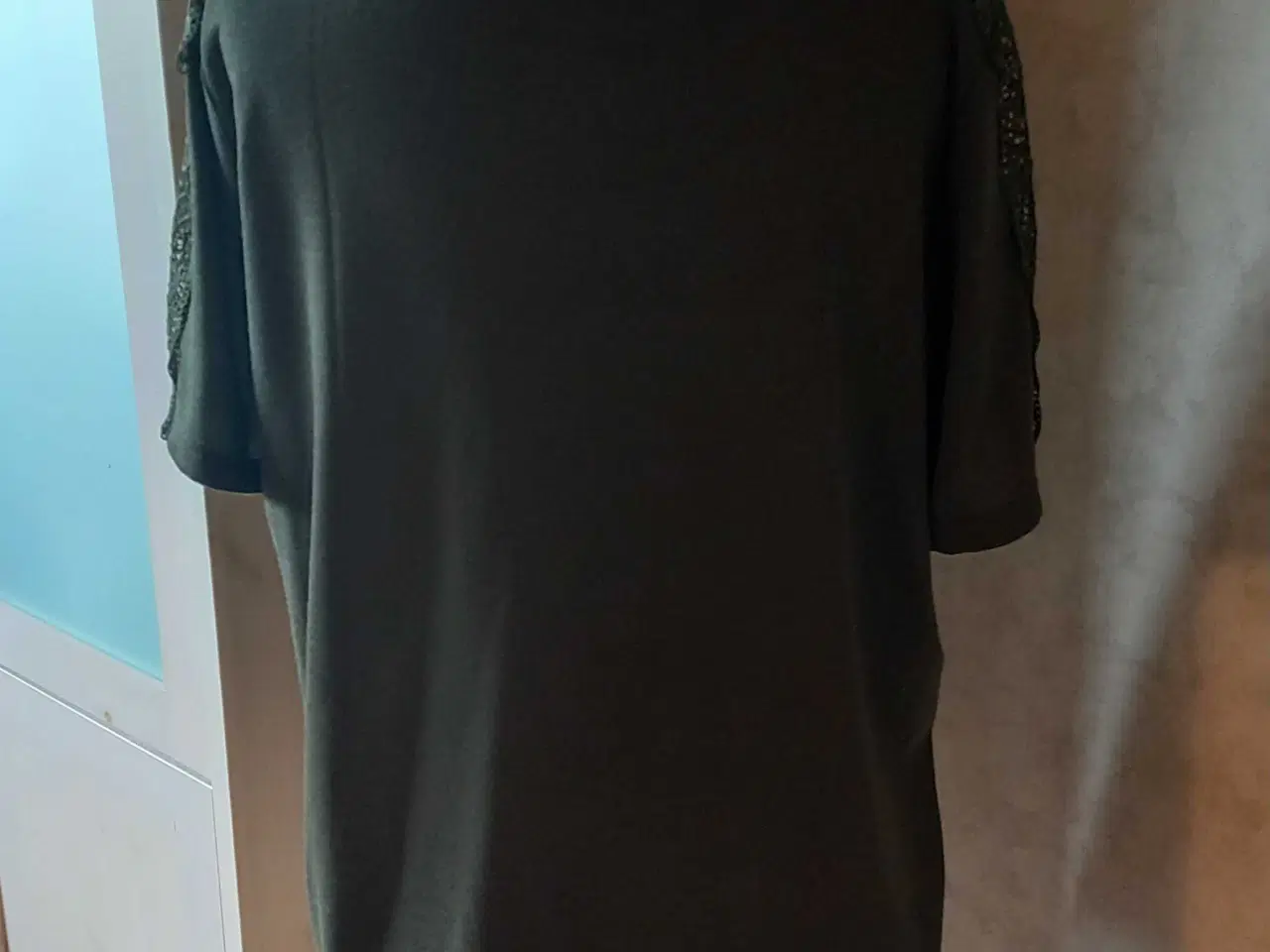 Billede 3 - Oliven grøn T-shirt str 46/48
