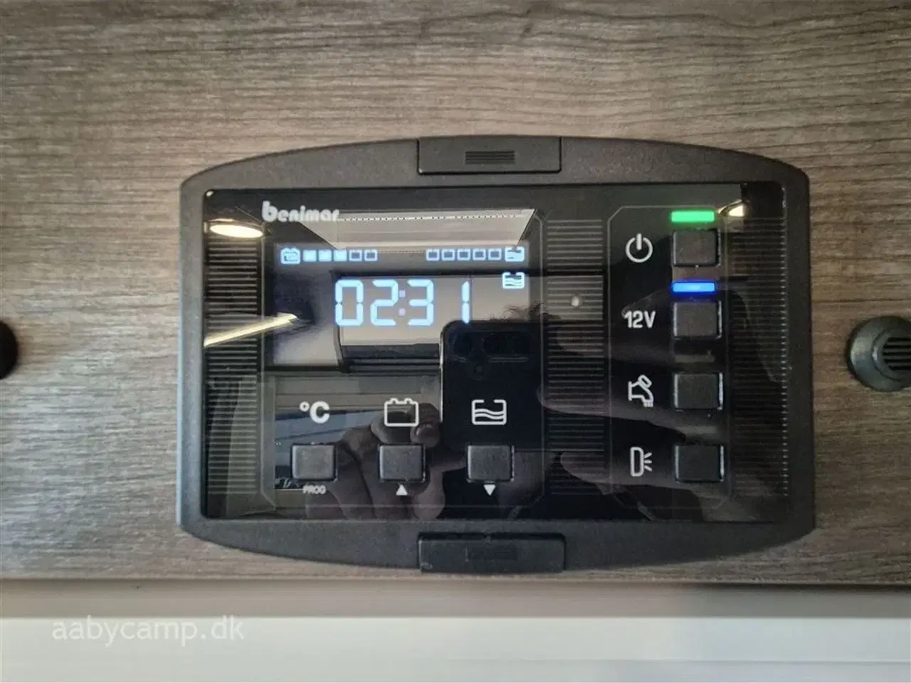 Billede 23 - 2023 - Benimar Amphitryon 983   Solceller. 2x Batterier. 2000w inverter. markise. A/C i bo-del. helårsdæk. undervognsbehandling. helårsdæk. Elektrisk indgangstrin. kun 16000 km!!!