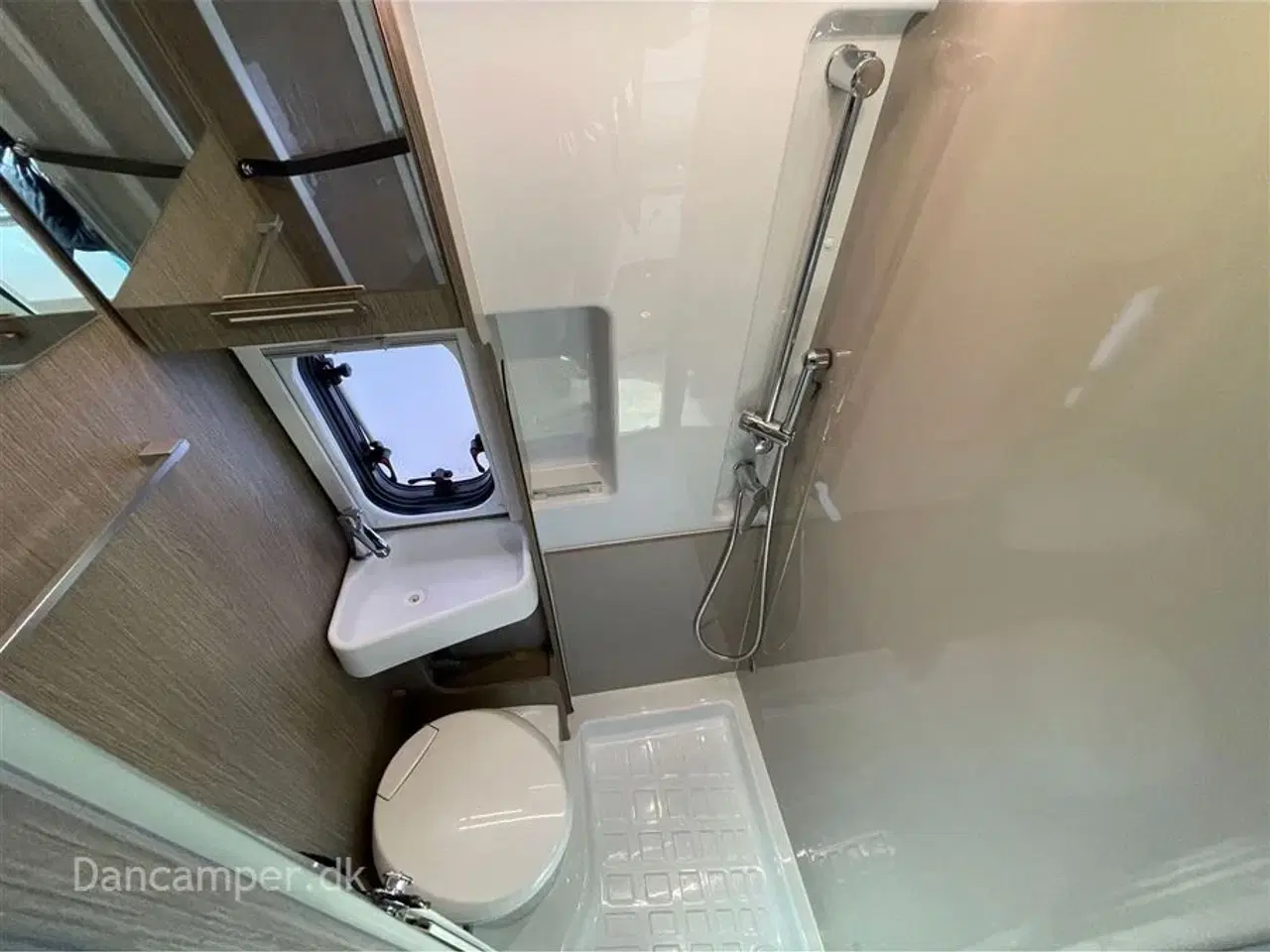 Billede 25 - 2023 - Chausson ROAD LINE V594 VIP MAX UNDER KLARGØRING! Super spændende, kort van med to dobbeltsenge på tværs i køjesystem. 2,2, L motor , 140 HK, solcelle og markise m.m.