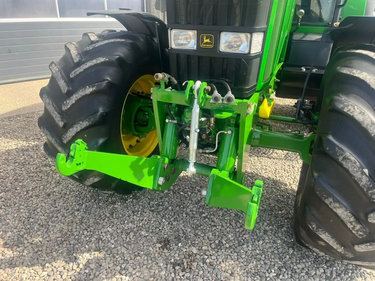 Billede 4 - John Deere 7710 8.1L motor, store hjul og frontlift. En ejeres velholdt gård traktor.