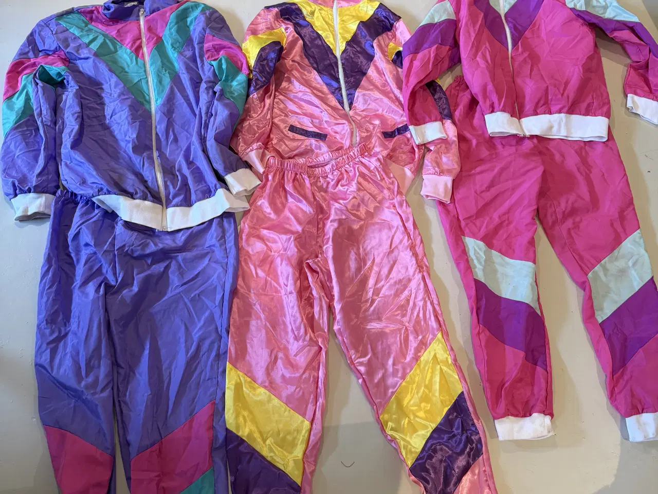 Billede 17 - Forskellige kostumer sælges byd.