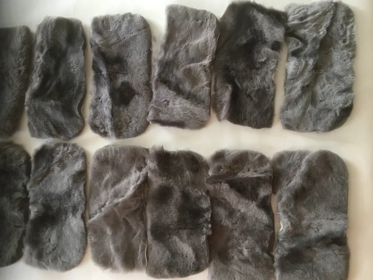 Billede 3 - 14 stykker pelsrester til Håndarbejde.