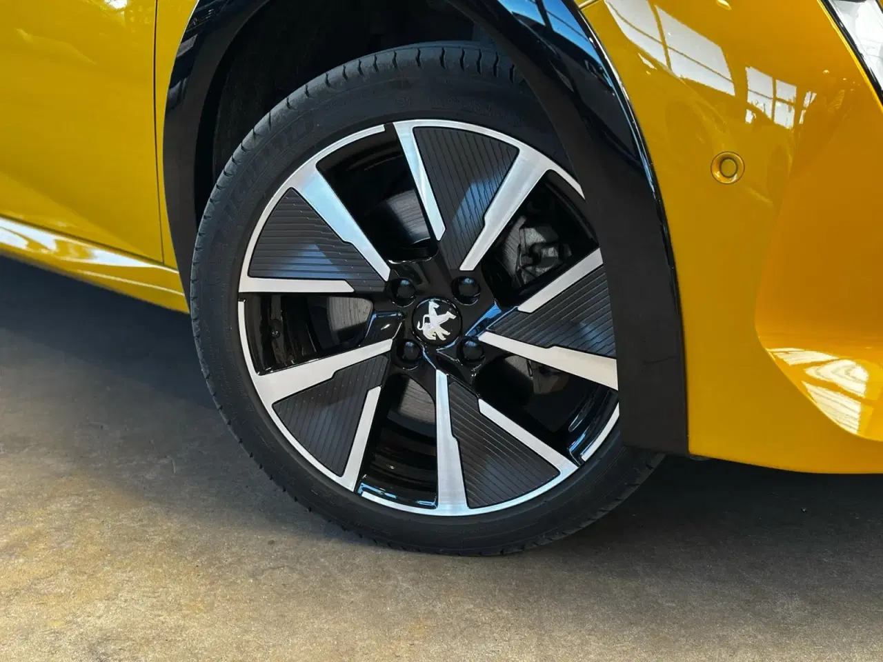 Billede 2 - Peugeot e-208 50 GT Sky