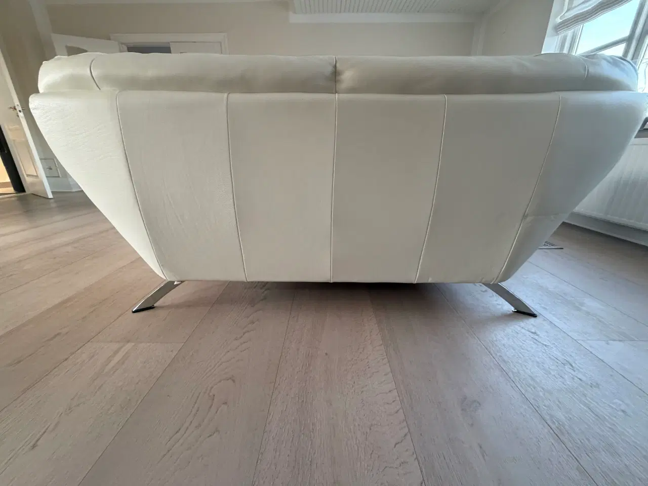 Billede 4 - Hvide 3 og 2 personers Hjort Knudsen lædersofaer