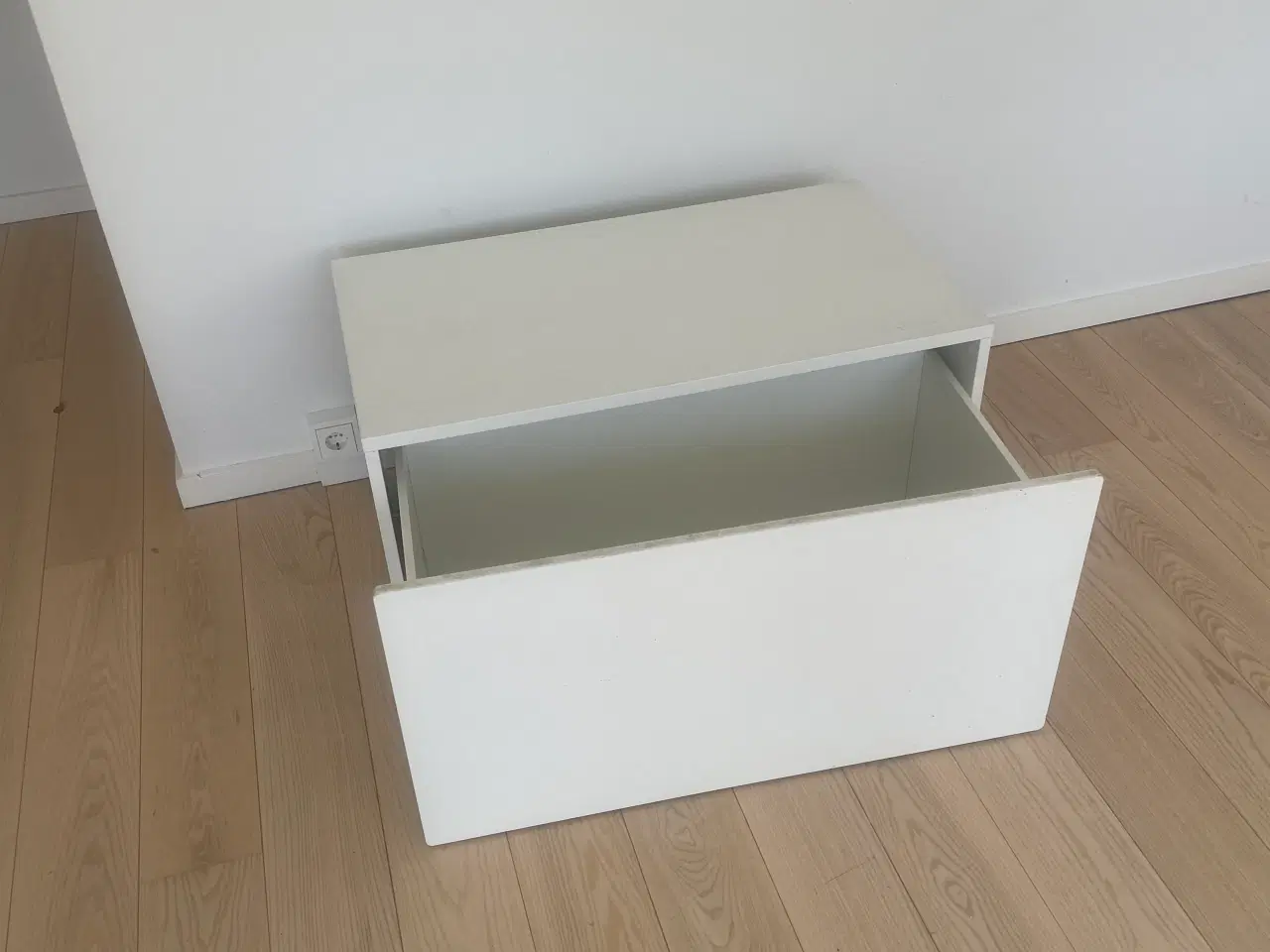 Billede 1 - Bænk med skuffe på hjul