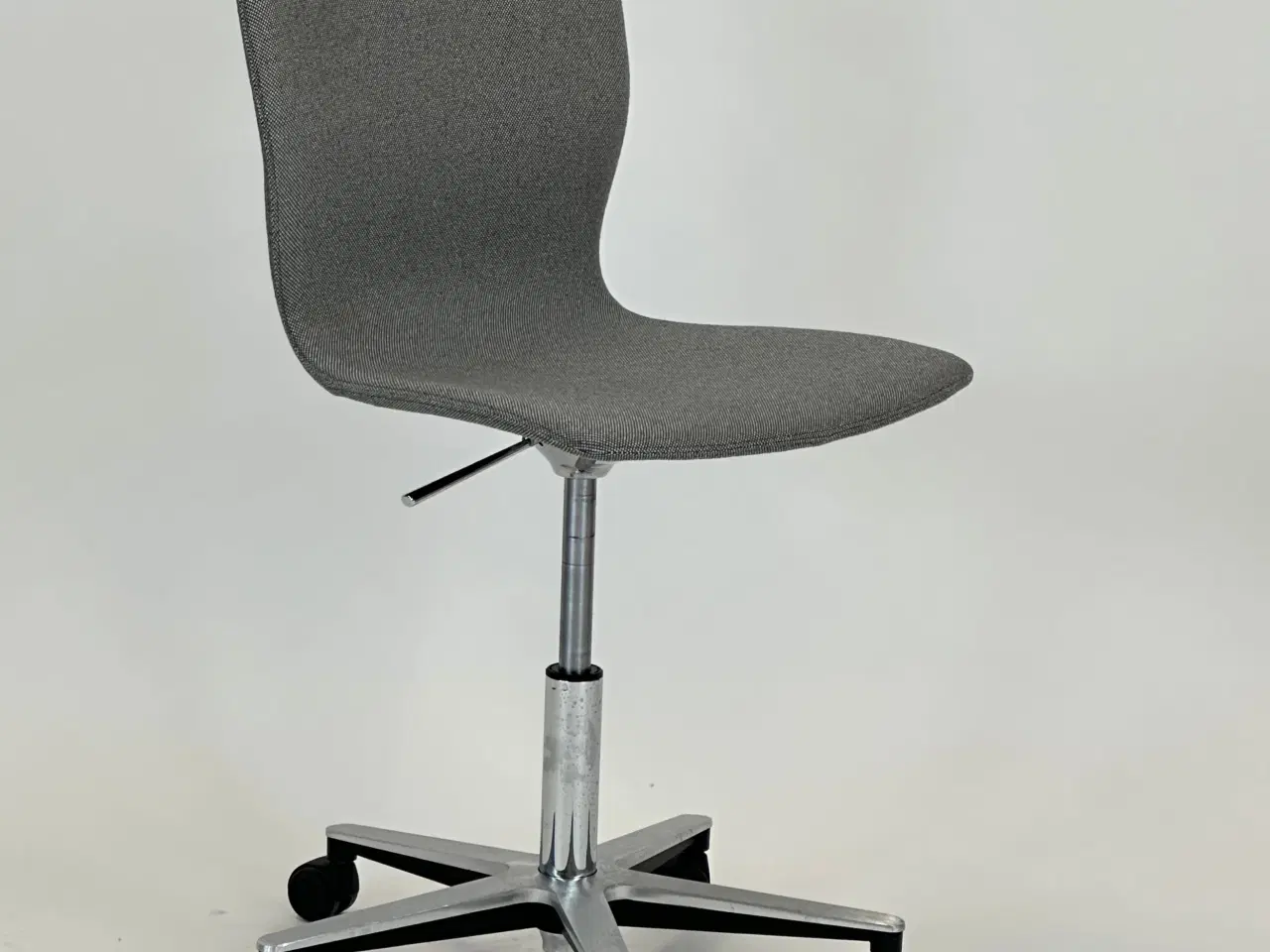 Billede 1 - Magnus Olesen Butterfly Swivel Stol – Grå med Krom Stel