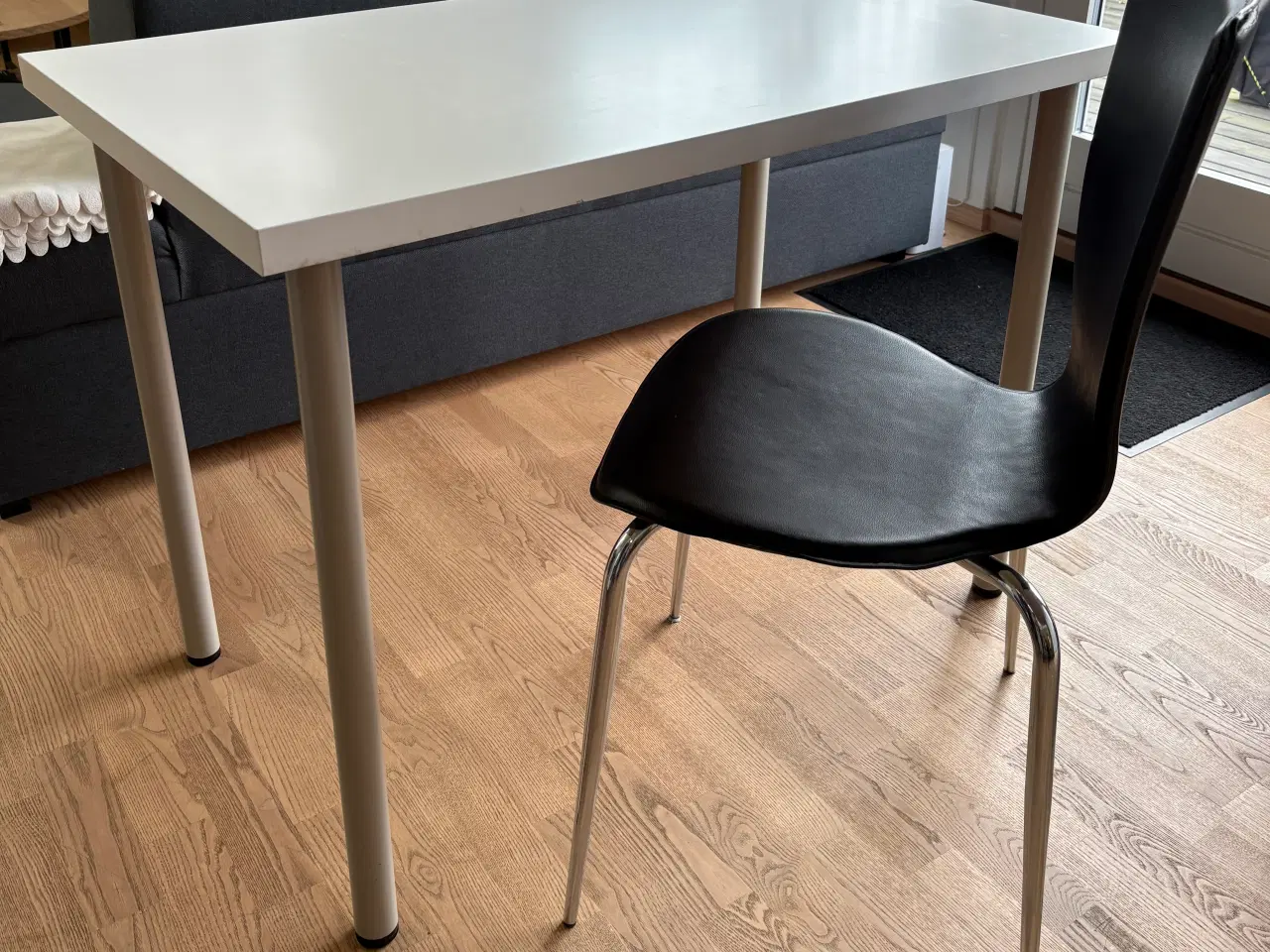 Billede 1 - Lille hvidt spisebord