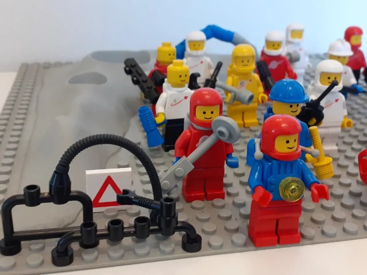Billede 3 - LEGO Space figurer inkl. div. tilbehør & måneplade