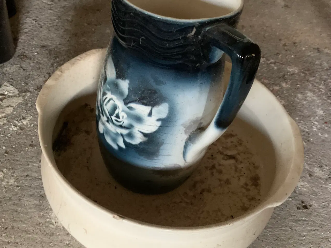 Billede 1 - Gammelt vaskefad og vandkande….