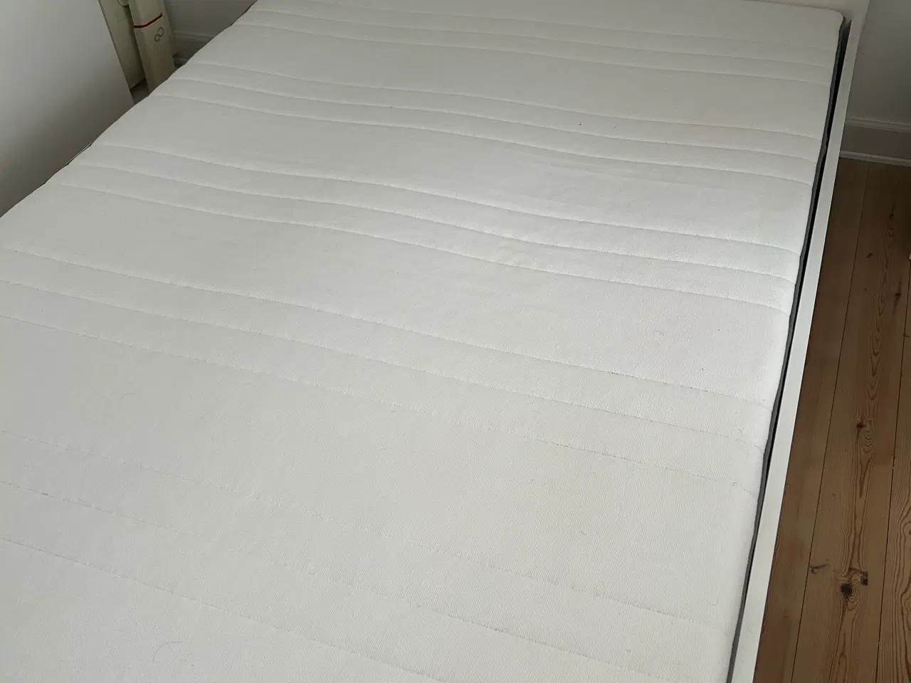 Billede 2 - Bed Frame and Mattress