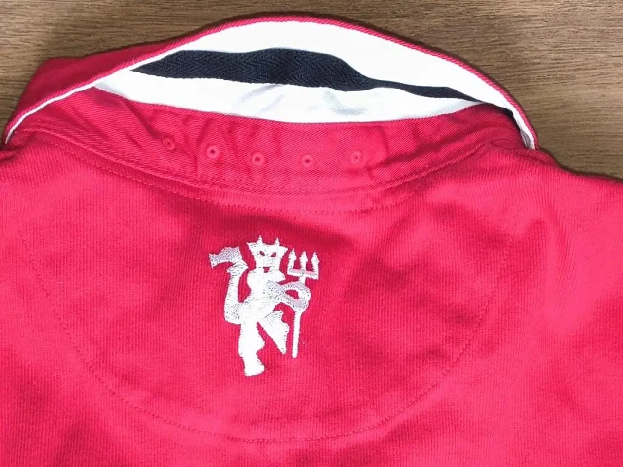 Billede 5 - MAN U DAVID BECKHAM POLOSWEAT, XXL OG 2 BØGER