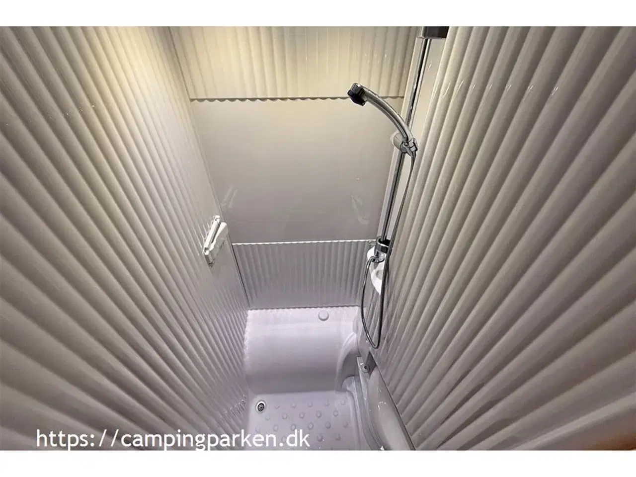 Billede 9 - 2026 - SunLight   Kompakt van under 6 meter, perfekt til 2 personer. Veludstyret m. adaptiv fartpilot og automatgear