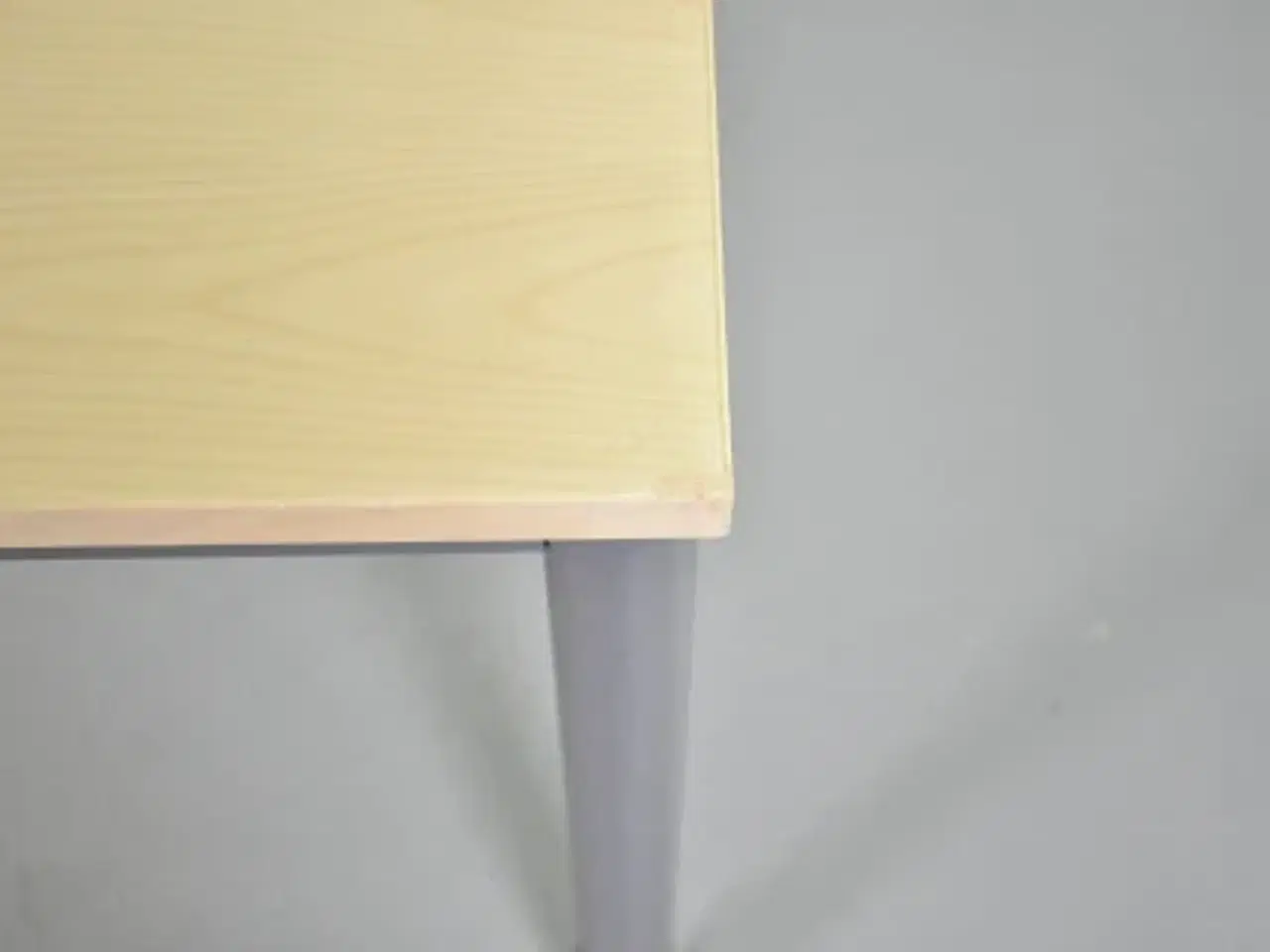 Billede 8 - Efg kantinebord med birkeplade og gråt stel