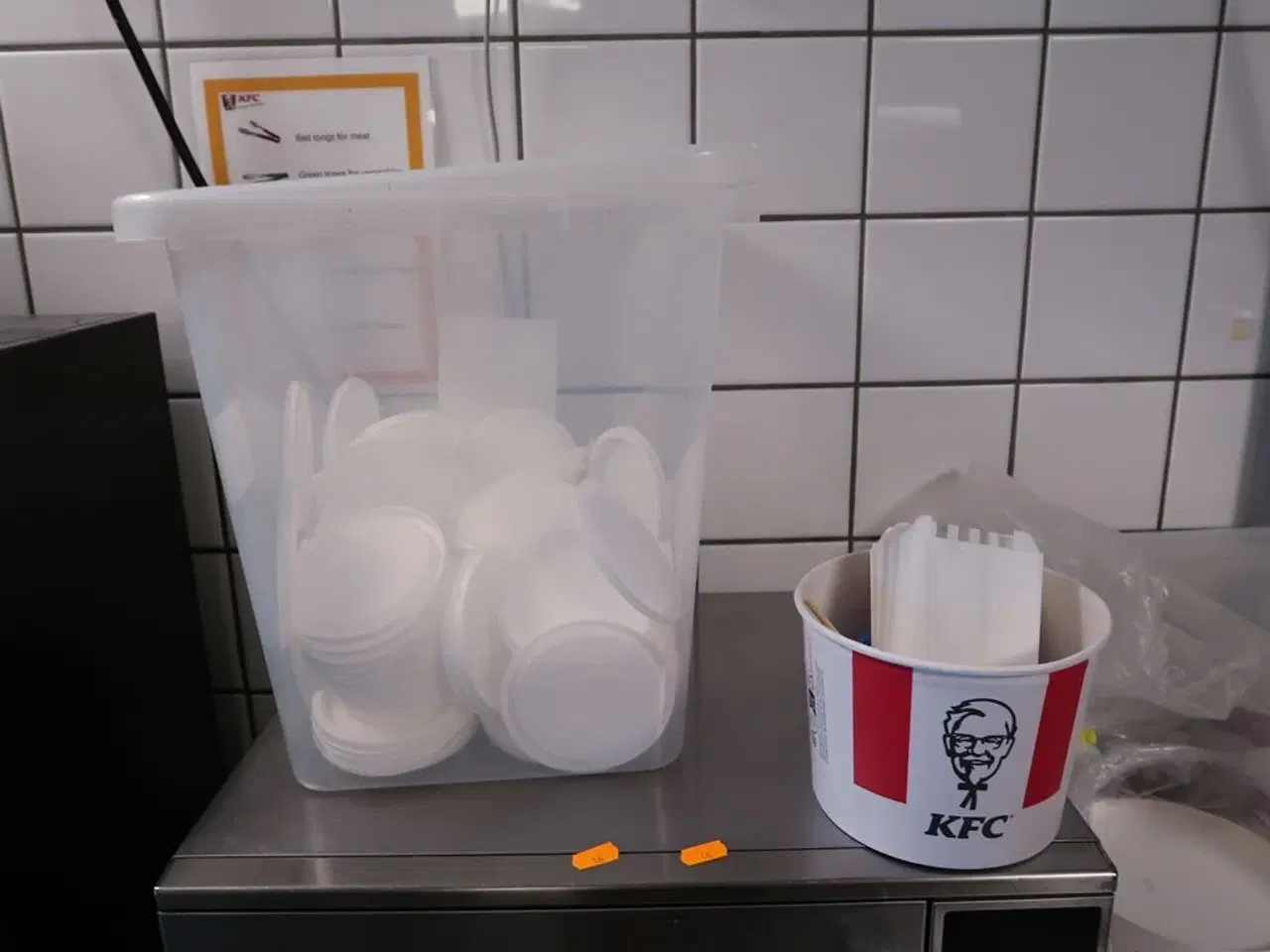 Billede 7 - Rustfri stålbord med indhold