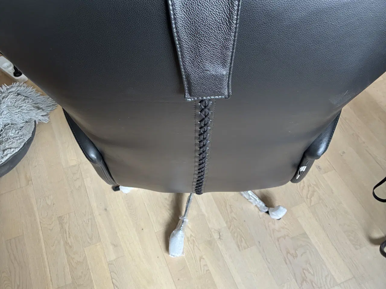 Billede 2 - Helt ny og ubrugt læderstol sælges