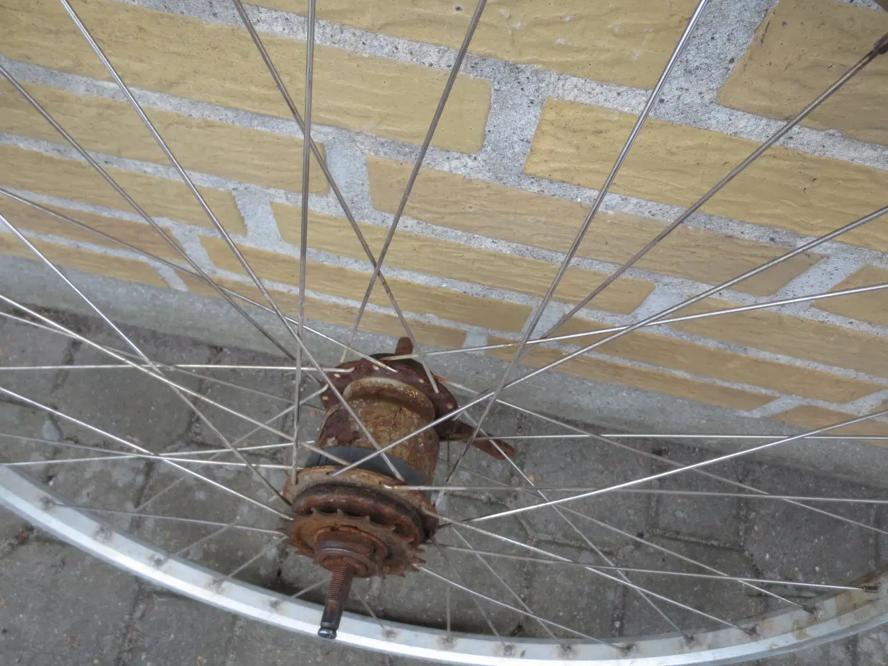 Billede 2 - 1 stk Baghjul 28 tommer 7 gear SRAM