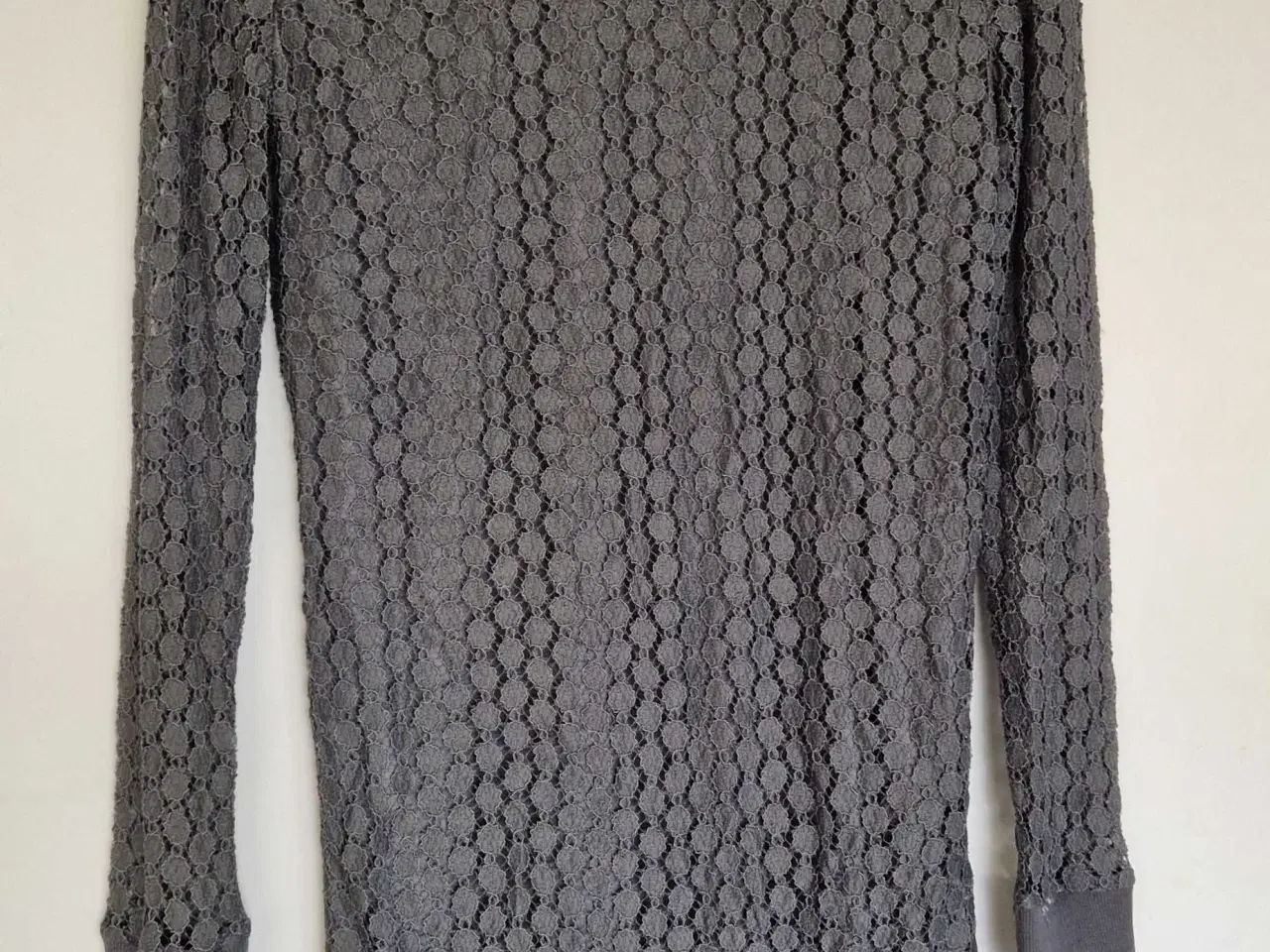 Billede 1 - Grå bluse fra Sophyline