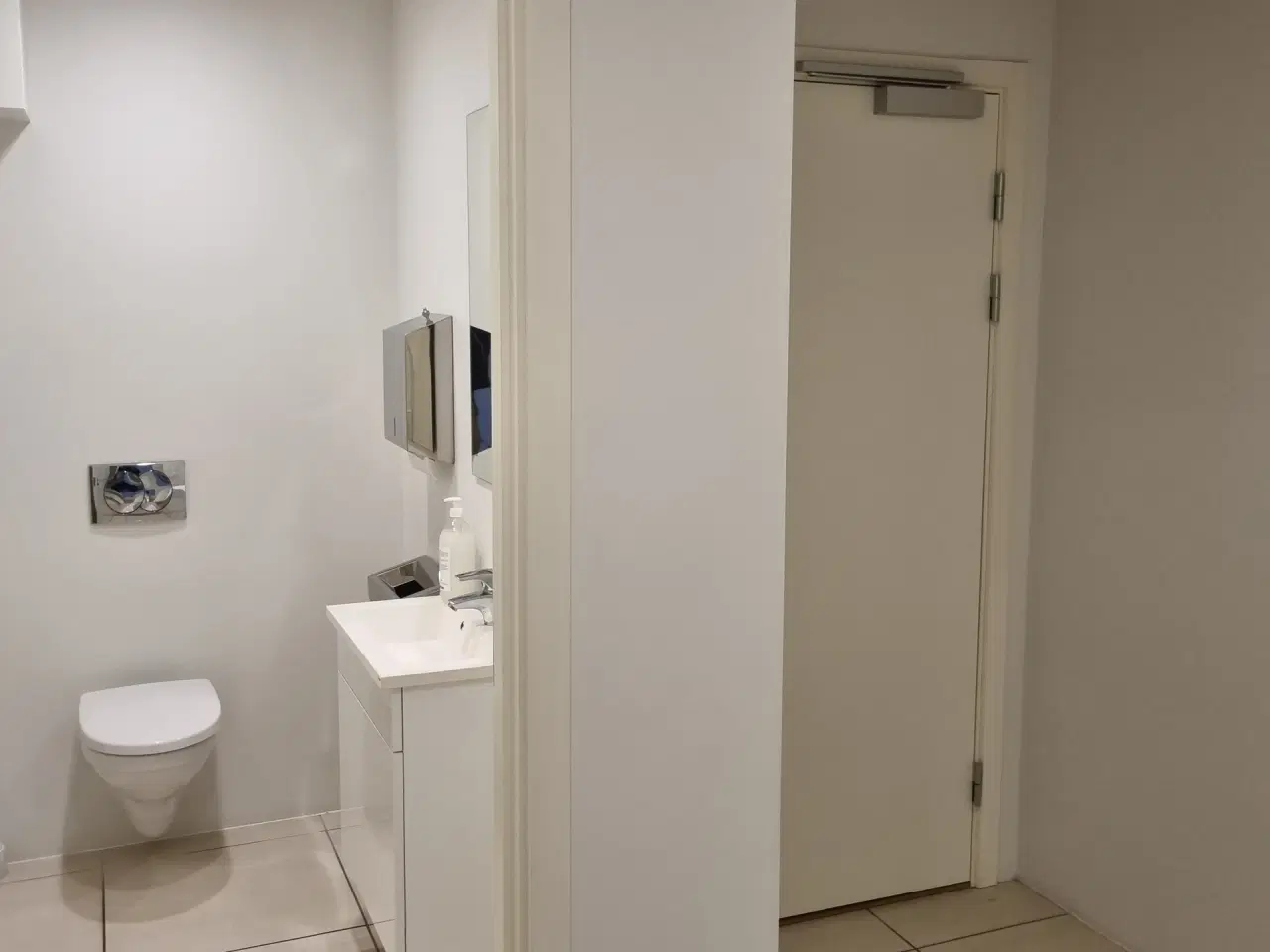 Billede 13 - Lager med kontor