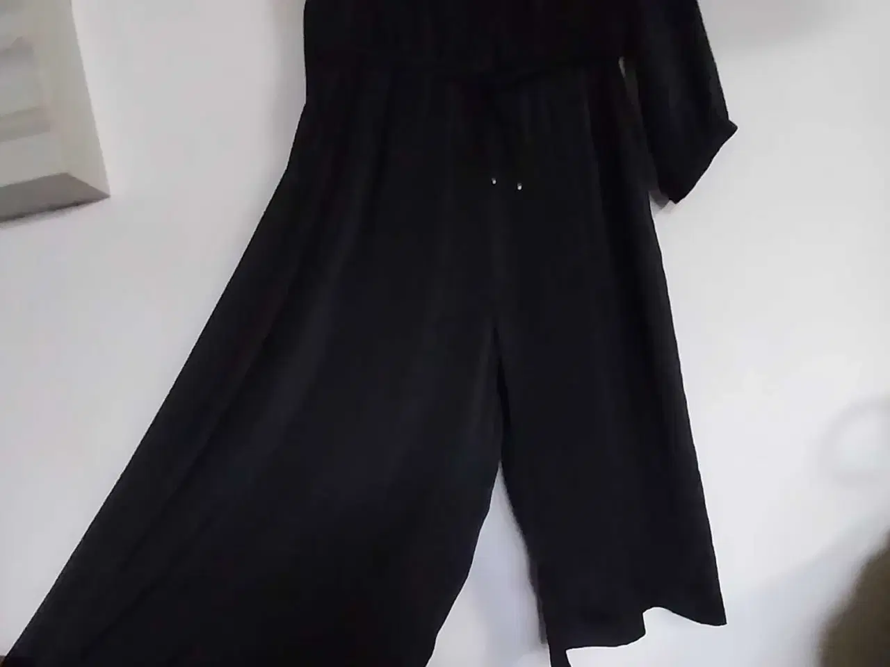 Billede 3 - Minimal gold buksedragt, str 42