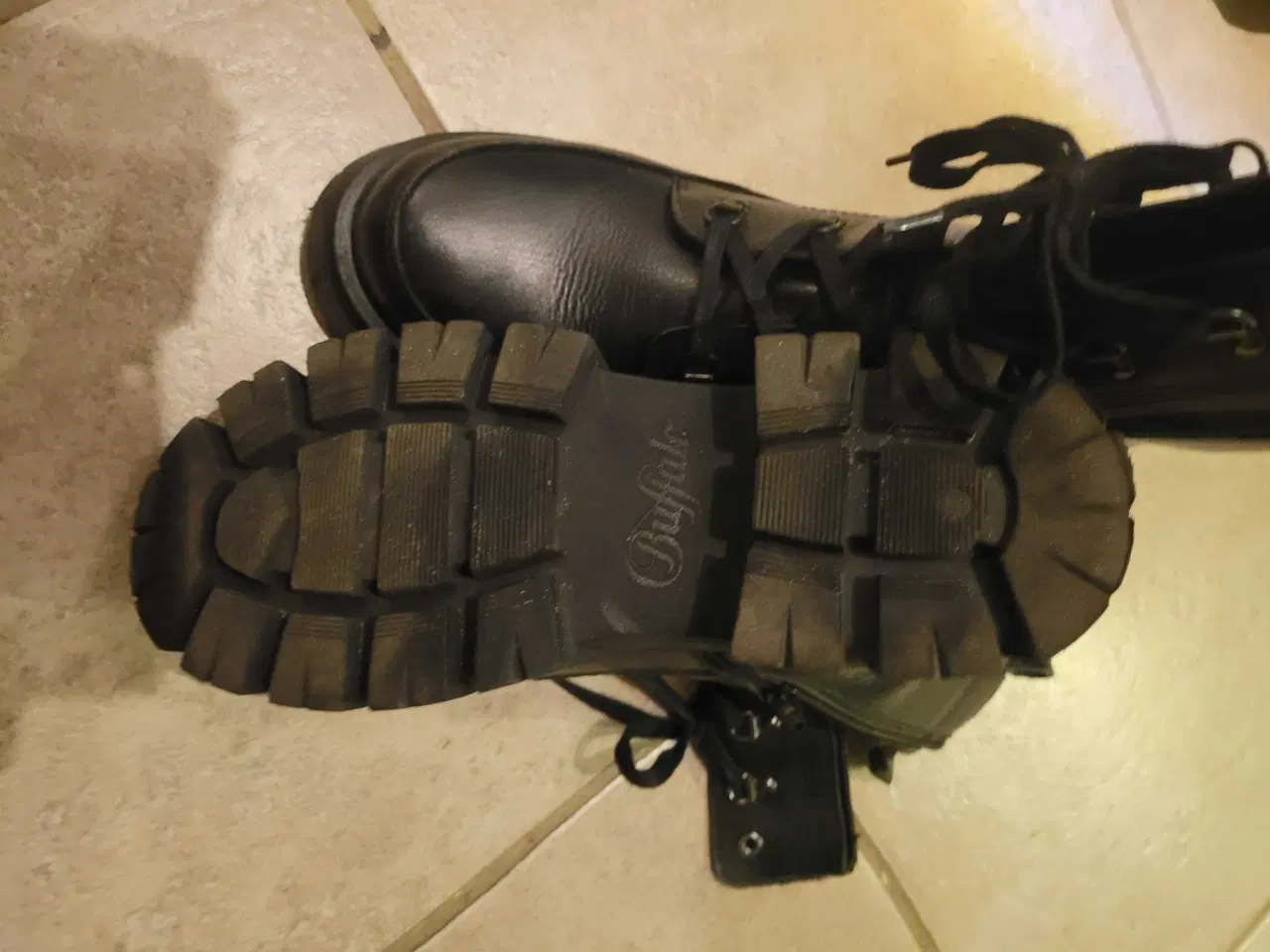 Billede 2 - Verdens lækreste Buffalo luksus støvle Escape Lace