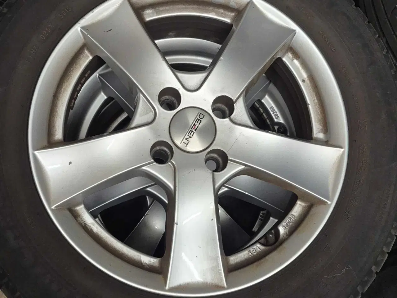 Billede 4 - Alufælge med dæk