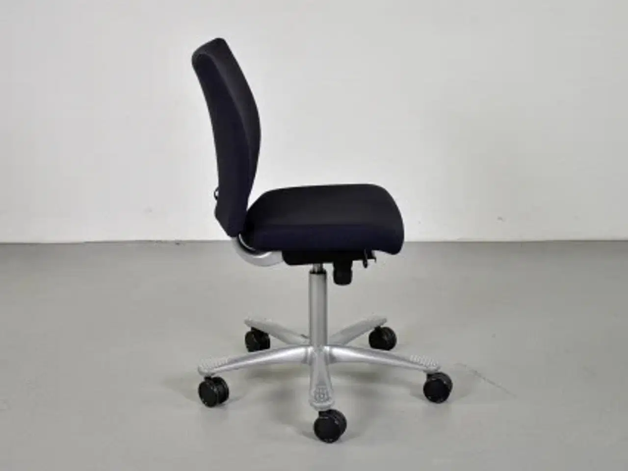 Billede 4 - Häg h04 4200 kontorstol med sort/blå polster og alugråt stel