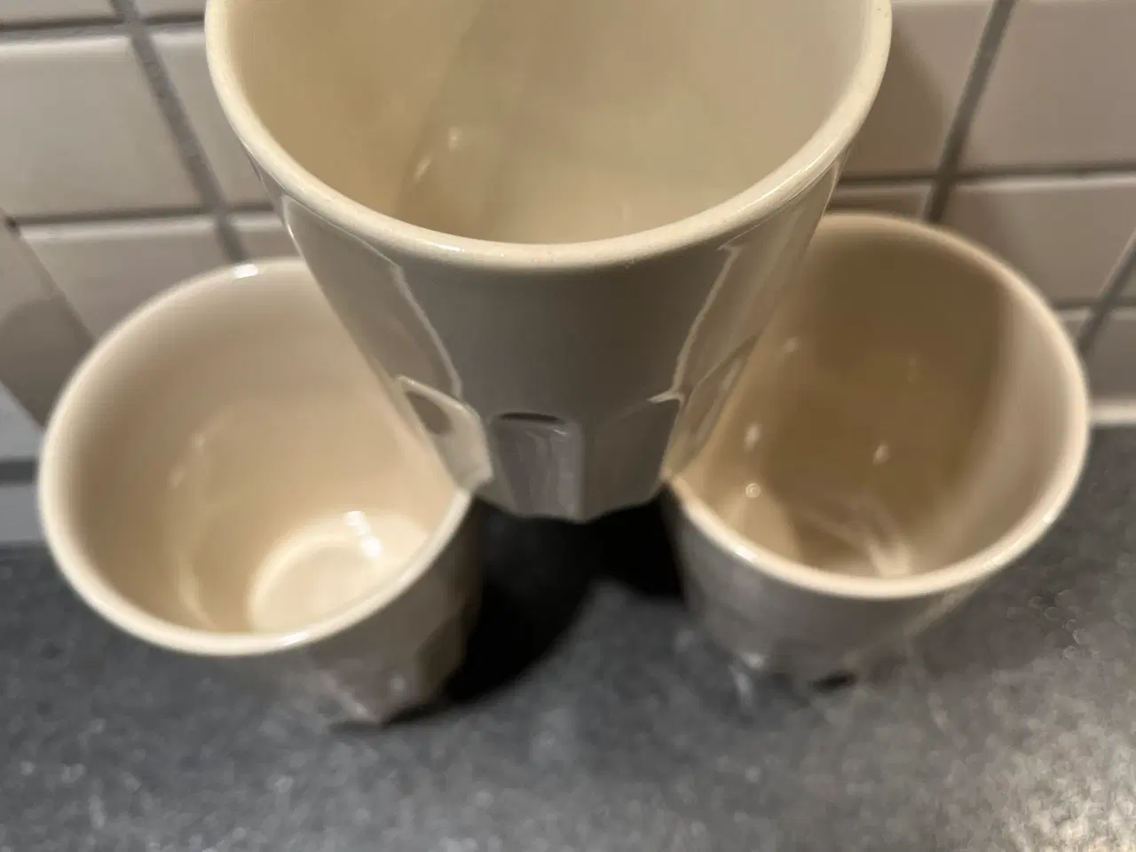 Billede 2 - 3 flotte krus i farven Latte