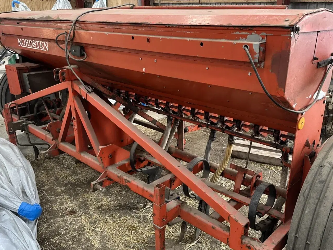 Billede 2 - Nordsten 3 meter gødningsplaceringsmaskine.Med tænder.