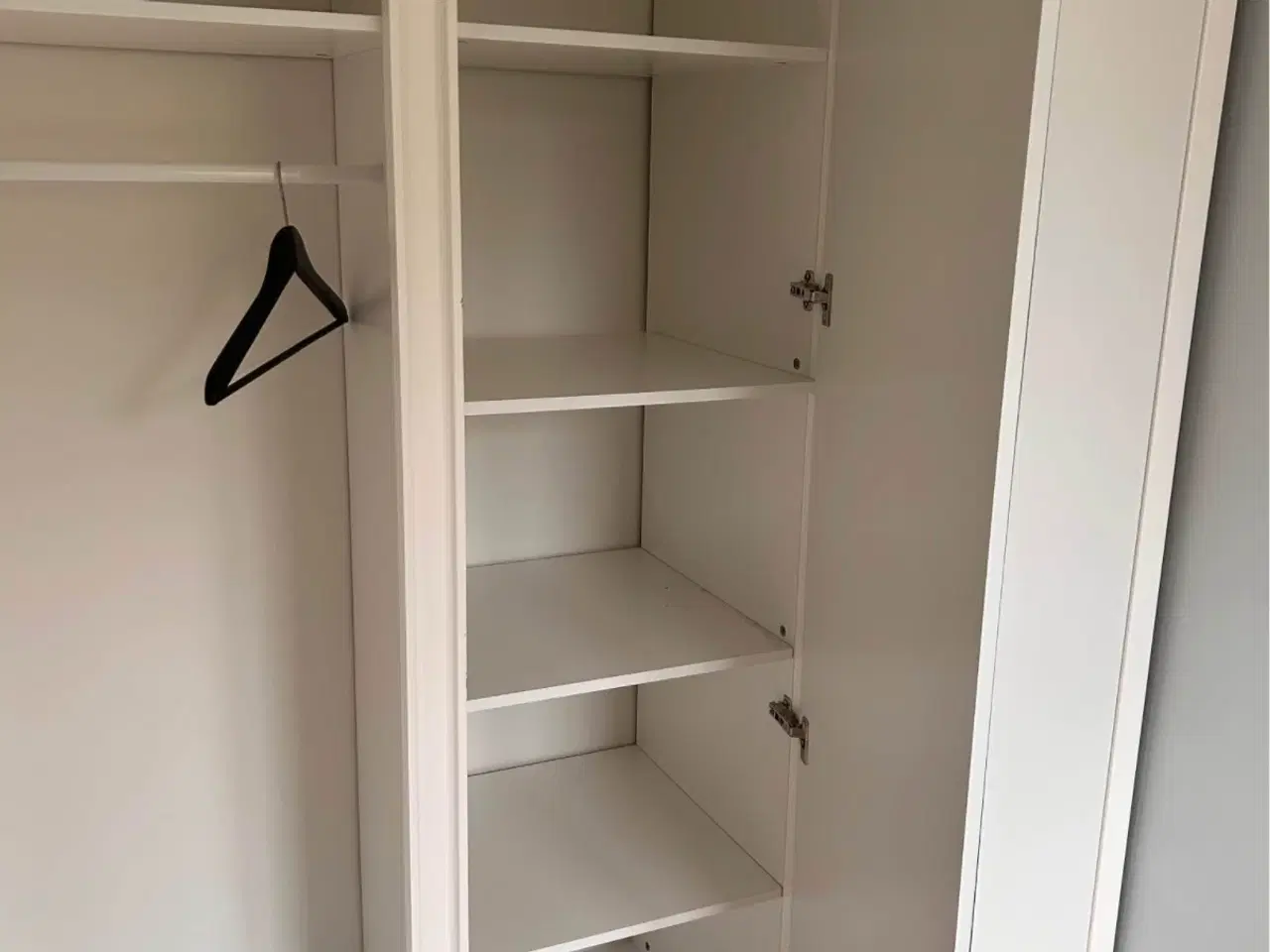 Billede 3 - Flot Vedde garderobeskab fra Jysk