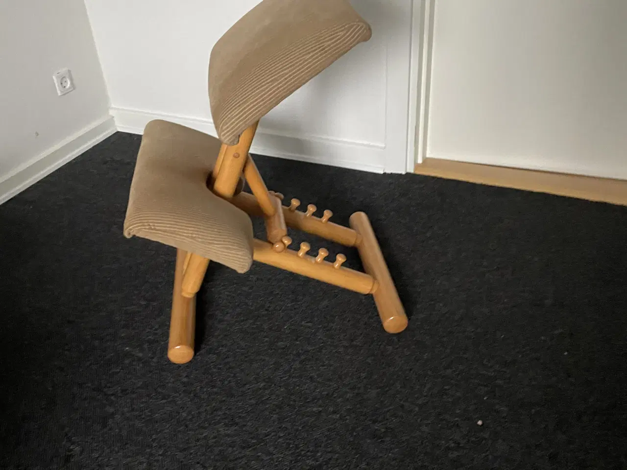 Billede 5 - Knælende rygvenlig stol