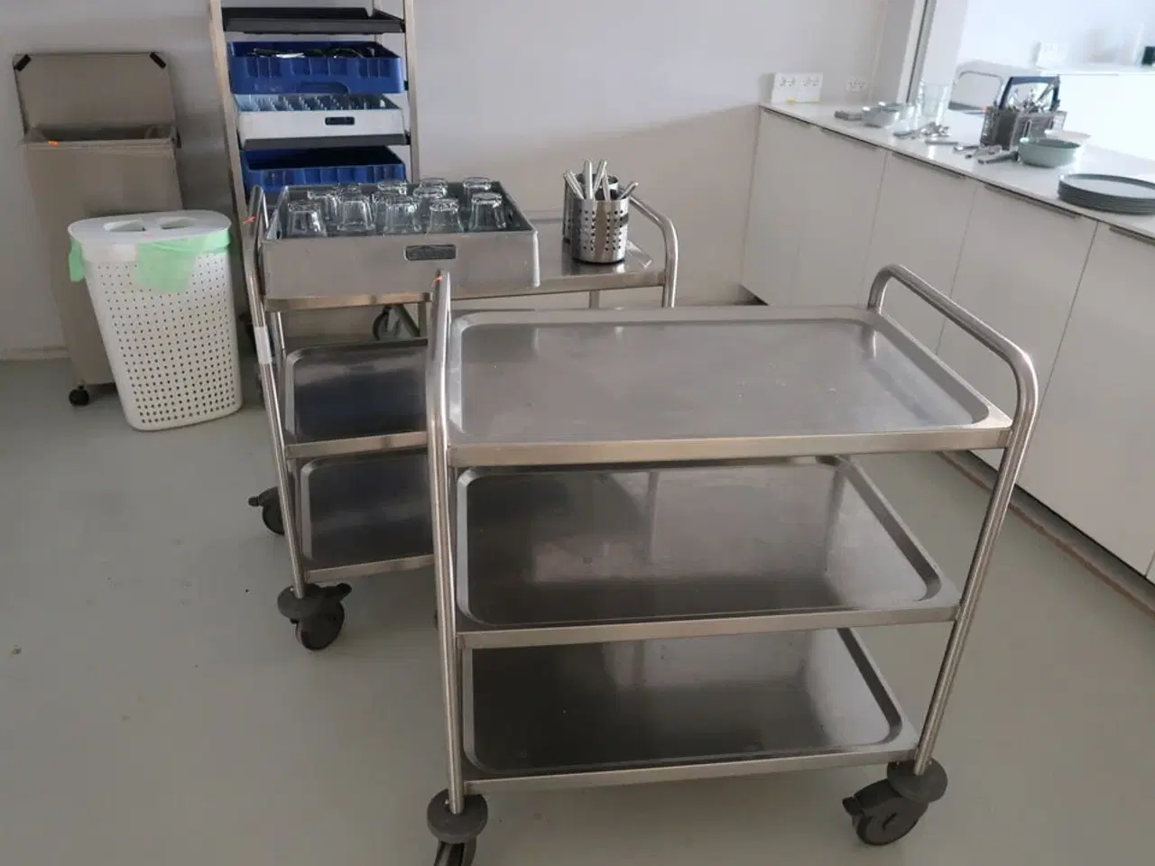 Billede 2 - 2 stk. rustfri opbevaringsvogne